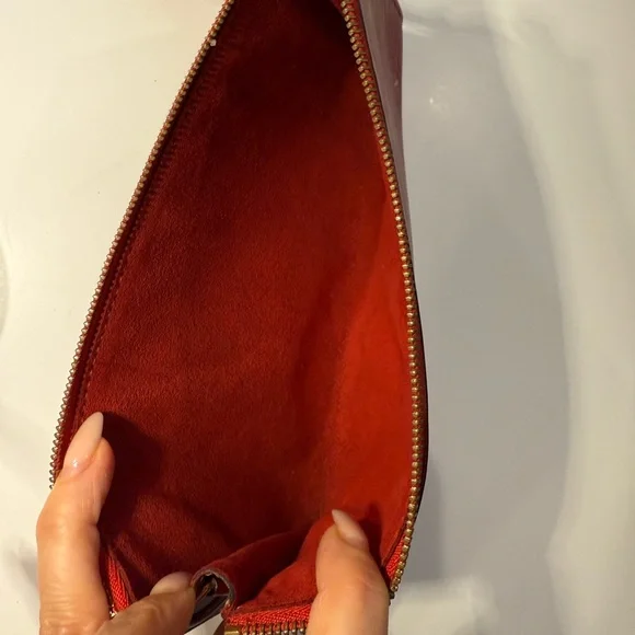 Louis Vuitton red epi leather pouchette - Picture 4 of 11